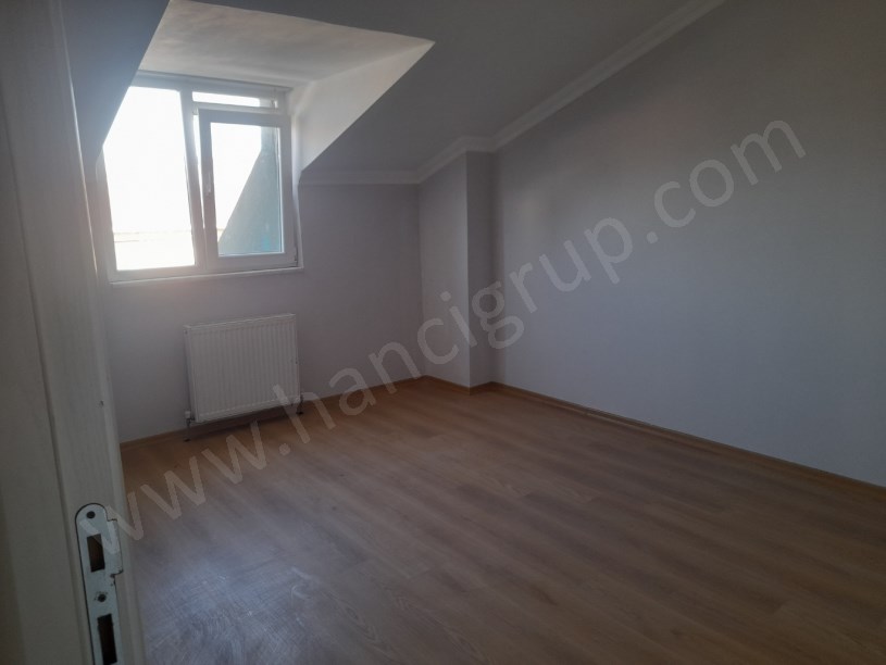 BEYLİKDÜZÜNDE ÇİFT GİRİŞLİ GENİŞ MASRAFSIZ 4+2 DUBLEKS DAİRE