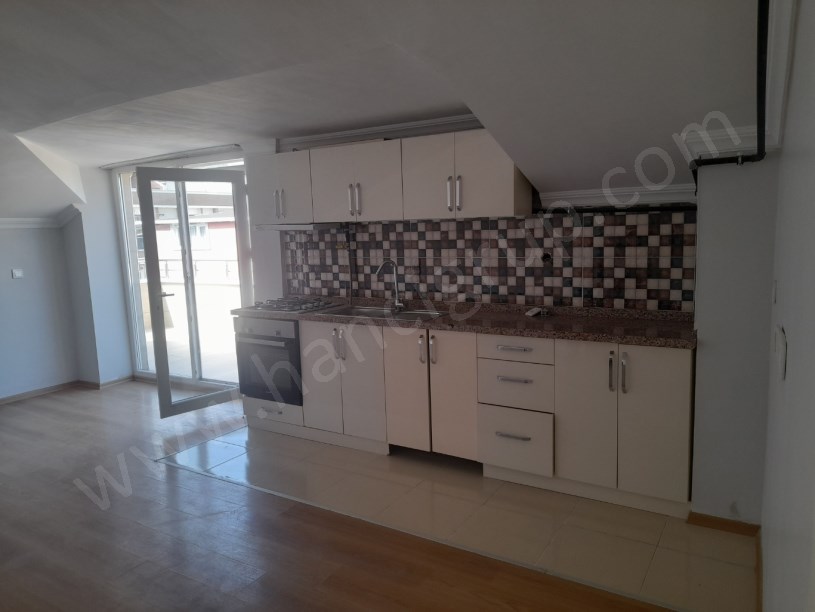 BEYLİKDÜZÜNDE ÇİFT GİRİŞLİ GENİŞ MASRAFSIZ 4+2 DUBLEKS DAİRE