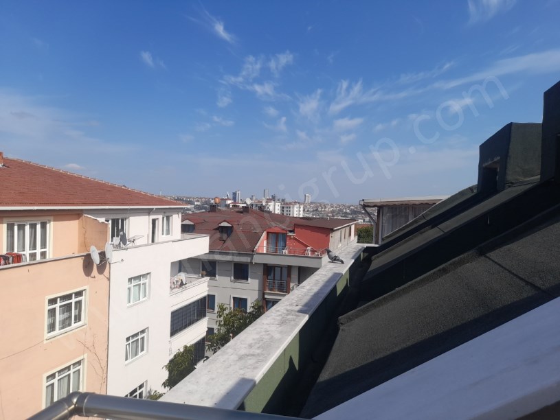 BEYLİKDÜZÜNDE ÇİFT GİRİŞLİ GENİŞ MASRAFSIZ 4+2 DUBLEKS DAİRE