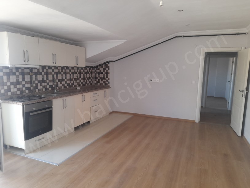 BEYLİKDÜZÜNDE ÇİFT GİRİŞLİ GENİŞ MASRAFSIZ 4+2 DUBLEKS DAİRE