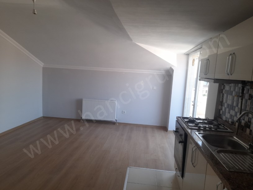 BEYLİKDÜZÜNDE ÇİFT GİRİŞLİ GENİŞ MASRAFSIZ 4+2 DUBLEKS DAİRE