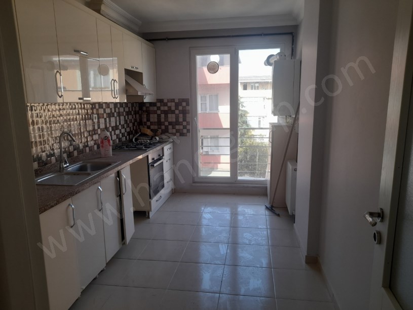 BEYLİKDÜZÜNDE ÇİFT GİRİŞLİ GENİŞ MASRAFSIZ 4+2 DUBLEKS DAİRE