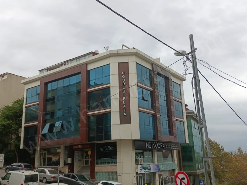 BEYLİKDÜZÜNDE KİRALIK 1+1 OFİS