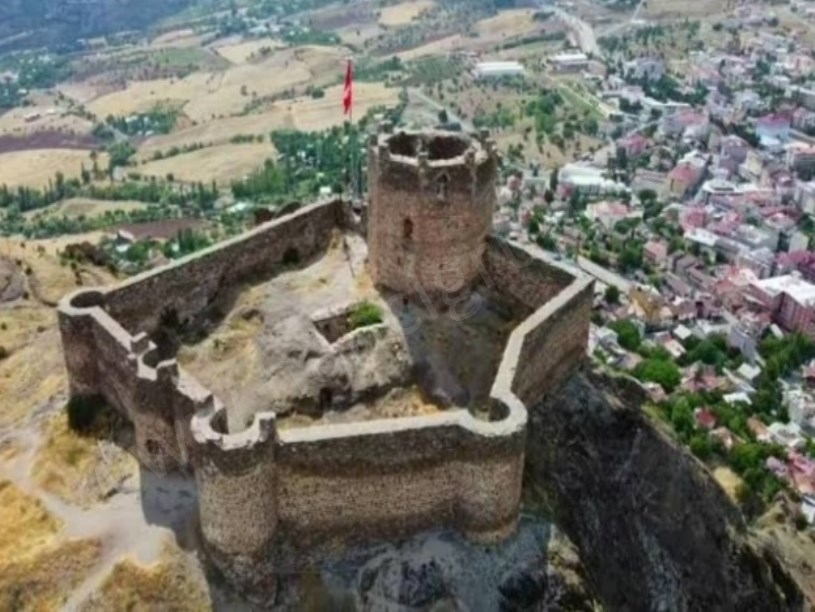 ŞEBİNKARAHİSAR MERKEZDE SATILIK ARSA