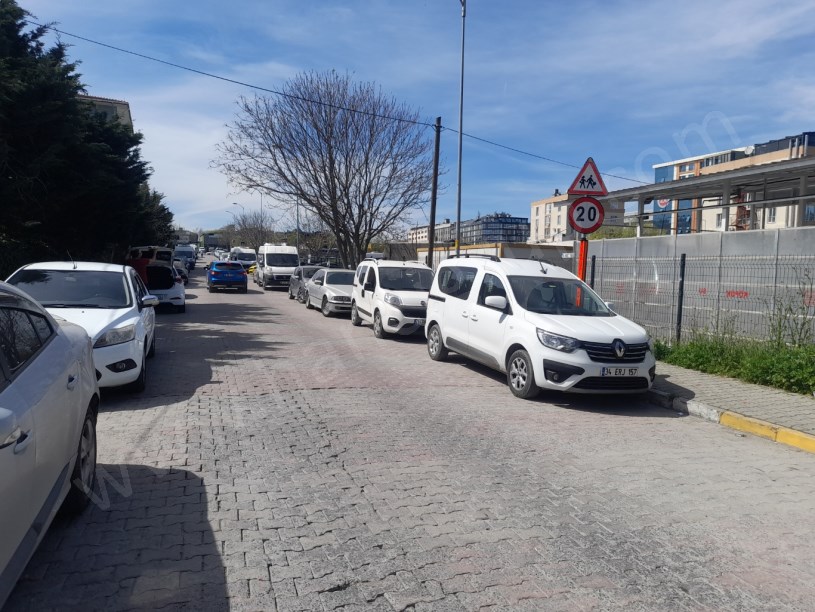 BEYLİKDÜZÜ YAKUPLU MERKEZDE 1.100 M2 KİRALIK ARSA