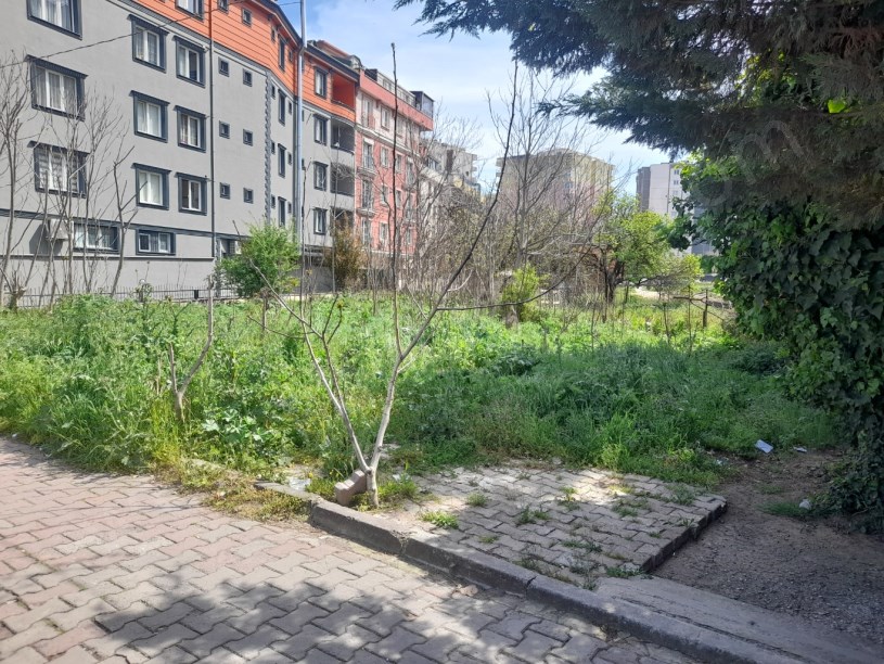 BEYLİKDÜZÜ YAKUPLU MERKEZDE 1.100 M2 KİRALIK ARSA