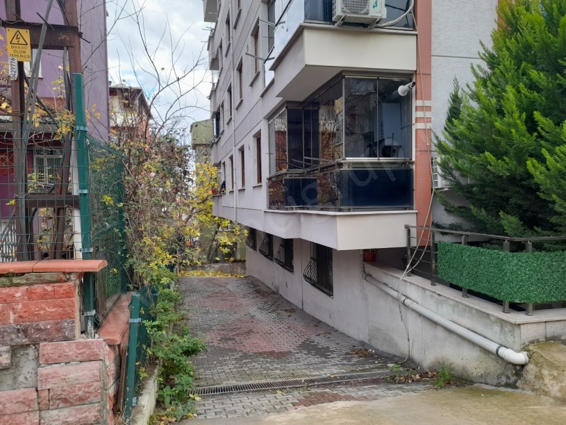 BEYLİKDÜZÜ YAKUPLU  2+1 BAHÇE KATI TERASLI SATILIK DAİRE