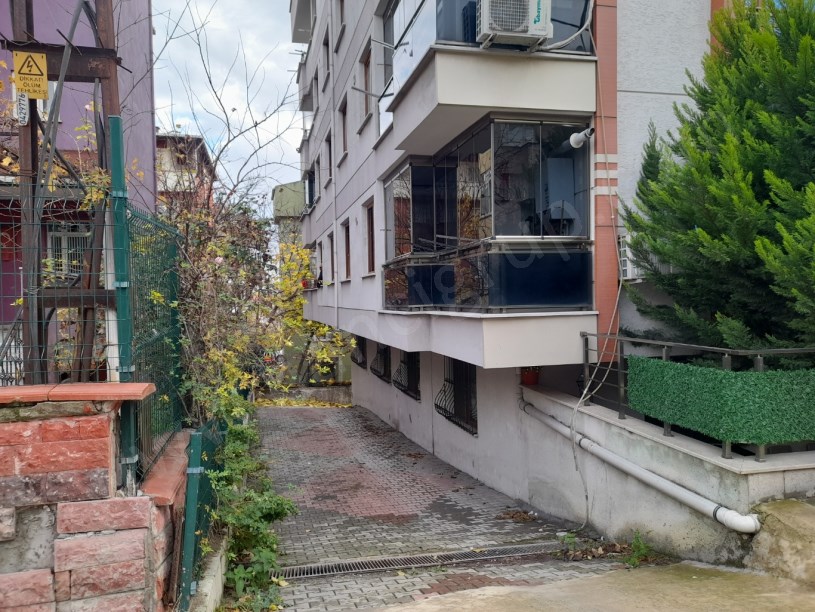 BEYLİKDÜZÜ YAKUPLU  2+1 BAHÇE KATI TERASLI SATILIK DAİRE