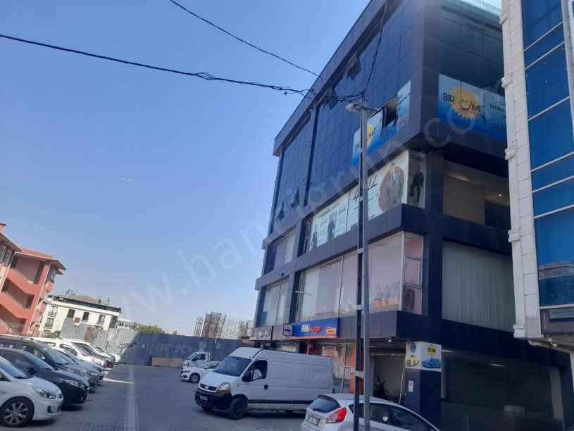 GÜZELYURT METROBÜS DURAĞINDA 250 M2 KİRALIK DÜKKAN