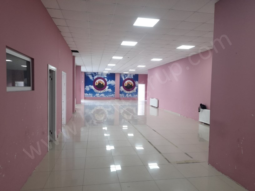 GÜZELYURT METROBÜS DURAĞINDA 250 M2 KİRALIK DÜKKAN