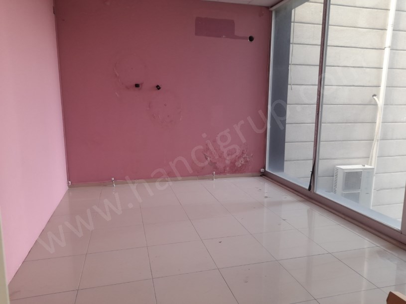 GÜZELYURT METROBÜS DURAĞINDA 250 M2 KİRALIK DÜKKAN