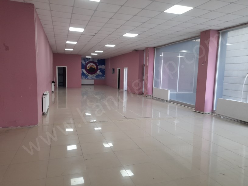 GÜZELYURT METROBÜS DURAĞINDA 250 M2 KİRALIK DÜKKAN