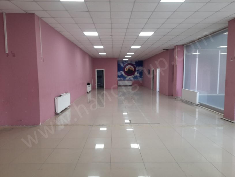 GÜZELYURT METROBÜS DURAĞINDA 250 M2 KİRALIK DÜKKAN