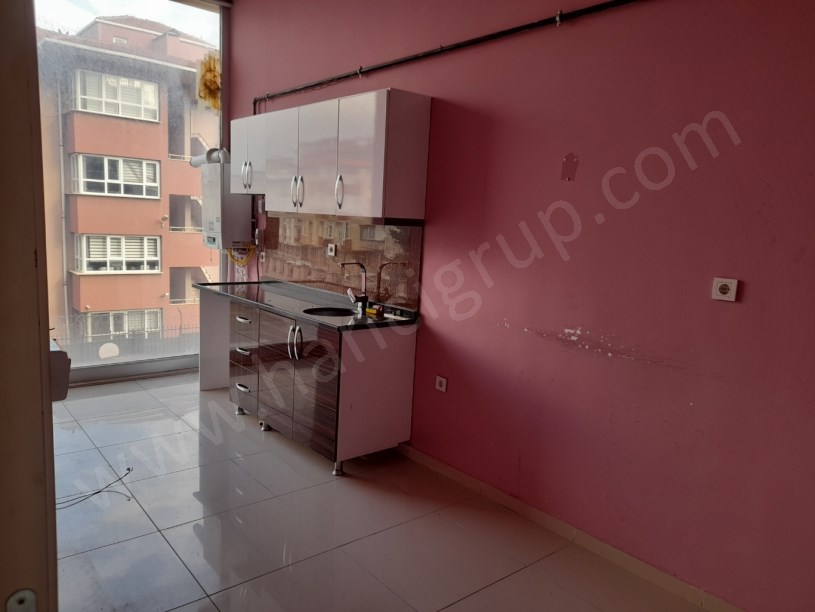 GÜZELYURT METROBÜS DURAĞINDA 250 M2 KİRALIK DÜKKAN