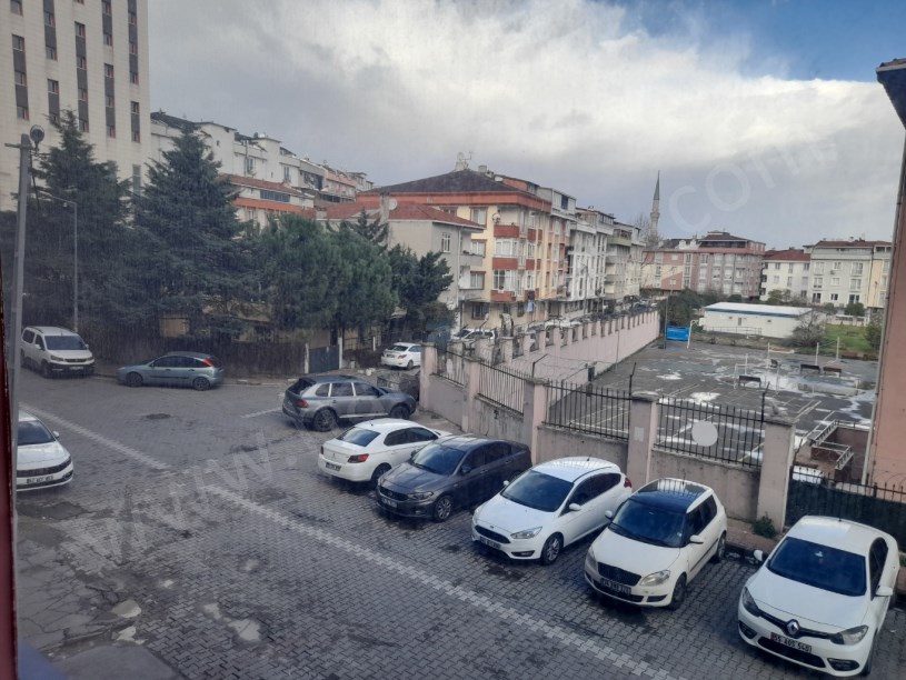 GÜZELYURT METROBÜS DURAĞINDA 250 M2 KİRALIK DÜKKAN