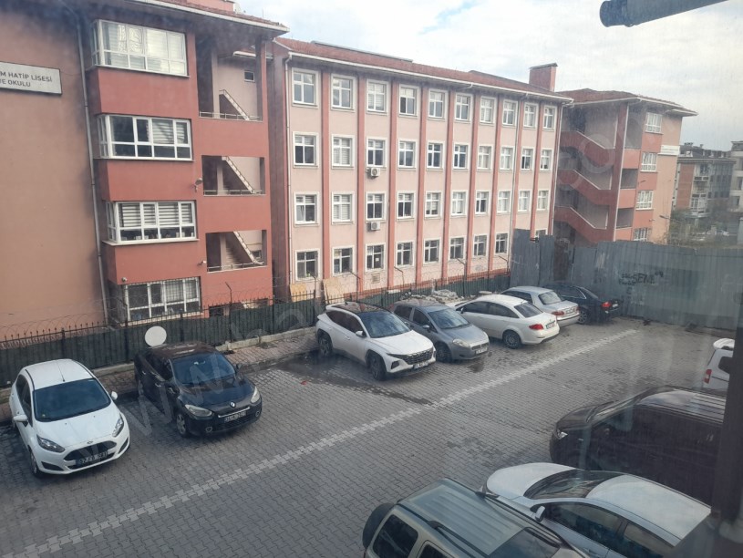GÜZELYURT METROBÜS DURAĞINDA 250 M2 KİRALIK DÜKKAN