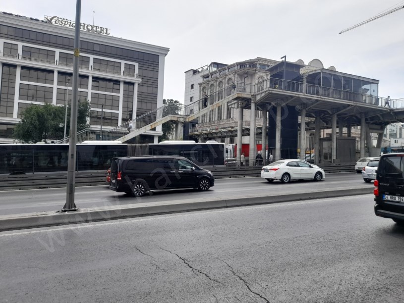 GÜZELYURT METROBÜS DURAĞINDA 250 M2 KİRALIK DÜKKAN