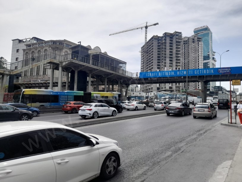 GÜZELYURT METROBÜS DURAĞINDA 250 M2 KİRALIK DÜKKAN