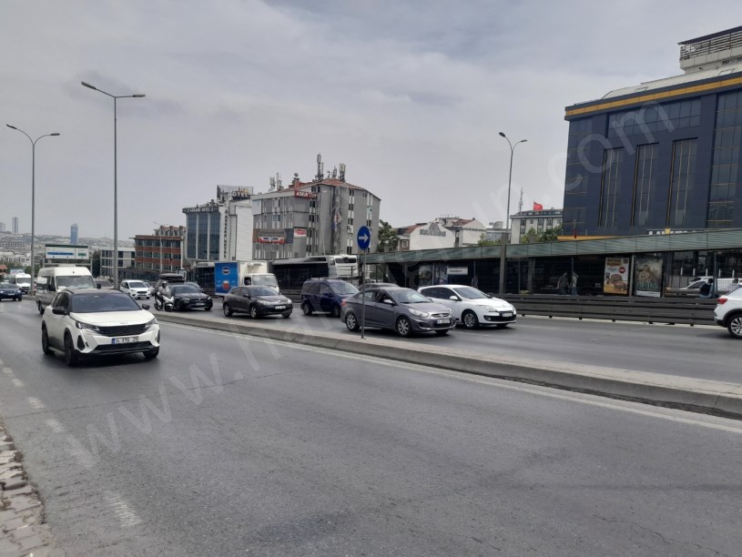 GÜZELYURT METROBÜS DURAĞINDA 250 M2 KİRALIK DÜKKAN