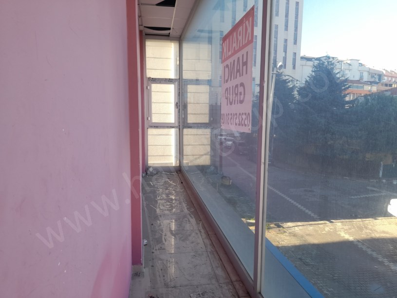 GÜZELYURT METROBÜS DURAĞINDA 250 M2 KİRALIK DÜKKAN