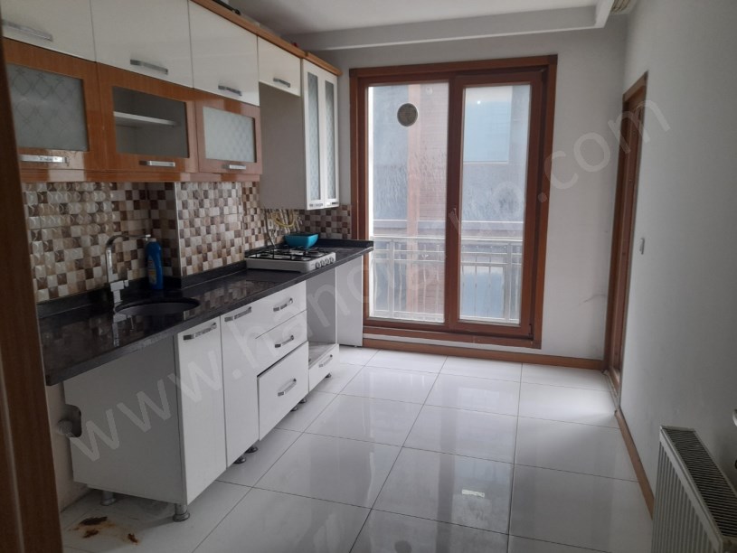 BEYLİKDÜZÜ YAKUPLUDA GENİŞ SATILIK 2+1 DAİRE