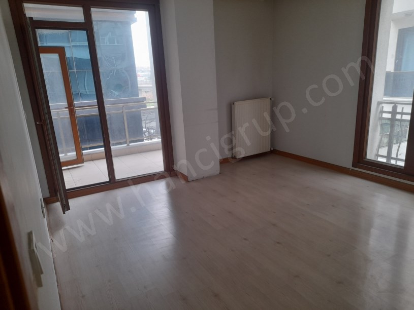 BEYLİKDÜZÜ YAKUPLUDA GENİŞ SATILIK 2+1 DAİRE