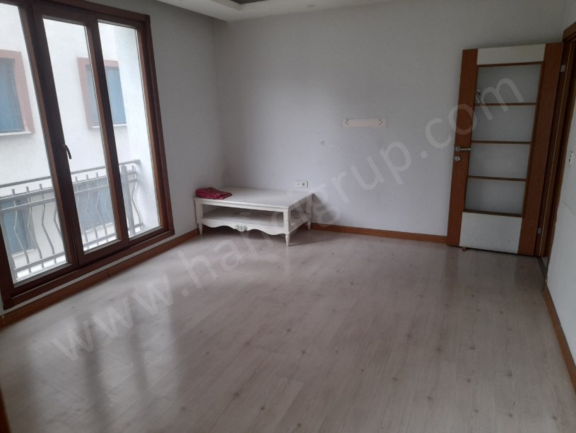 BEYLİKDÜZÜ YAKUPLUDA GENİŞ SATILIK 2+1 DAİRE