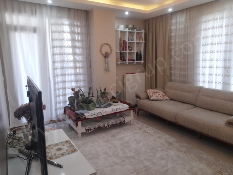 BEYLİKDÜZÜ YAKUPLUDA GENİŞ SATILIK 2+1 DAİRE