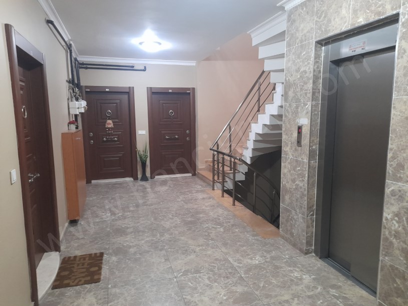 KAVAKLI MERKEZDE SİTE İÇERİSİNDE GENİŞ DUBLEKS SATILIK DAİRE 
