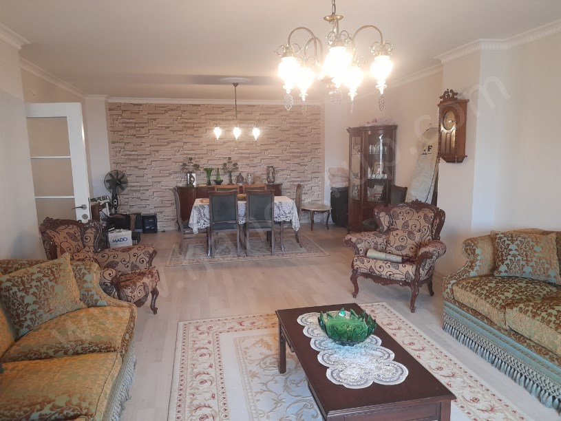 KAVAKLI MERKEZDE SİTE İÇERİSİNDE GENİŞ DUBLEKS SATILIK DAİRE 