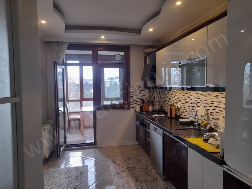 KAVAKLI MERKEZDE SİTE İÇERİSİNDE GENİŞ DUBLEKS SATILIK DAİRE 