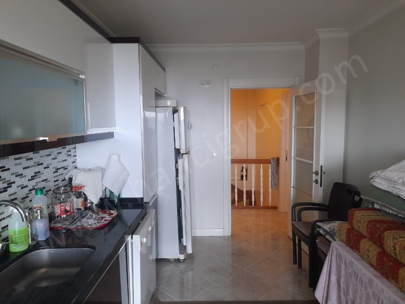 KAVAKLI MERKEZDE SİTE İÇERİSİNDE GENİŞ DUBLEKS SATILIK DAİRE 