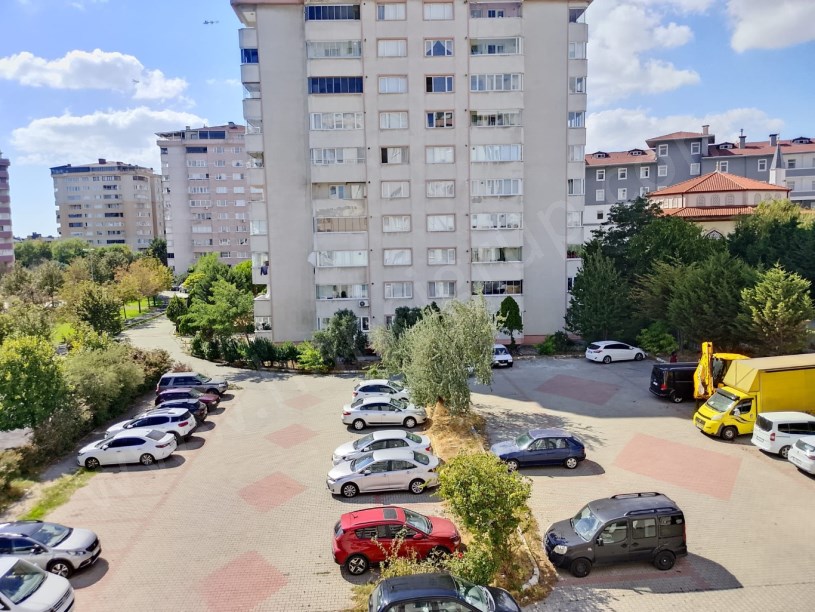 BEYLİKDÜZÜ GELİŞİM SİTESİNDE GÜNEY CEPHE SATILIK 3+1 DAİRE