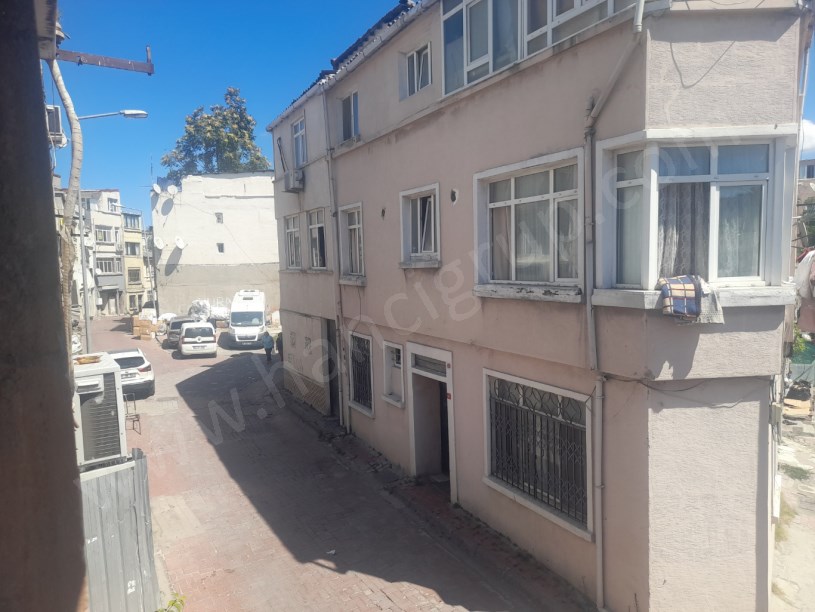 YENİKAPI DA SATILIK KOMPLE BİNA VE ARSASI