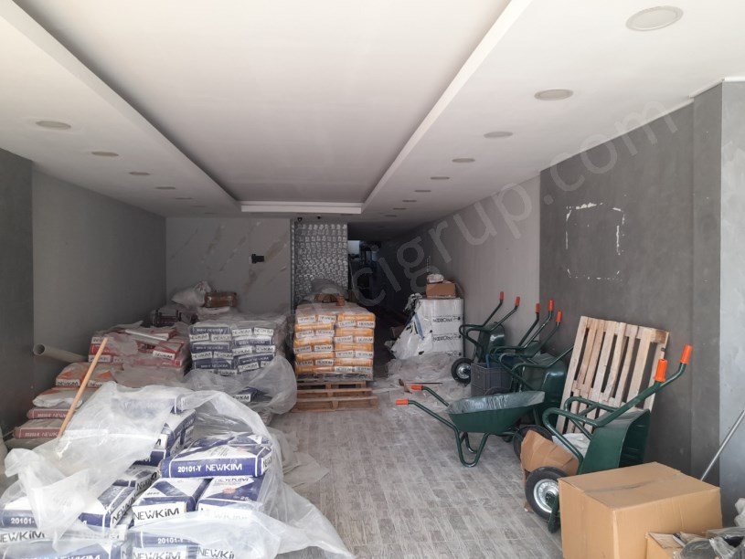 ESENYURT NECİP FAZIL KISAKÜREK CAD. KİRALIK DEPOLU DÜKKAN