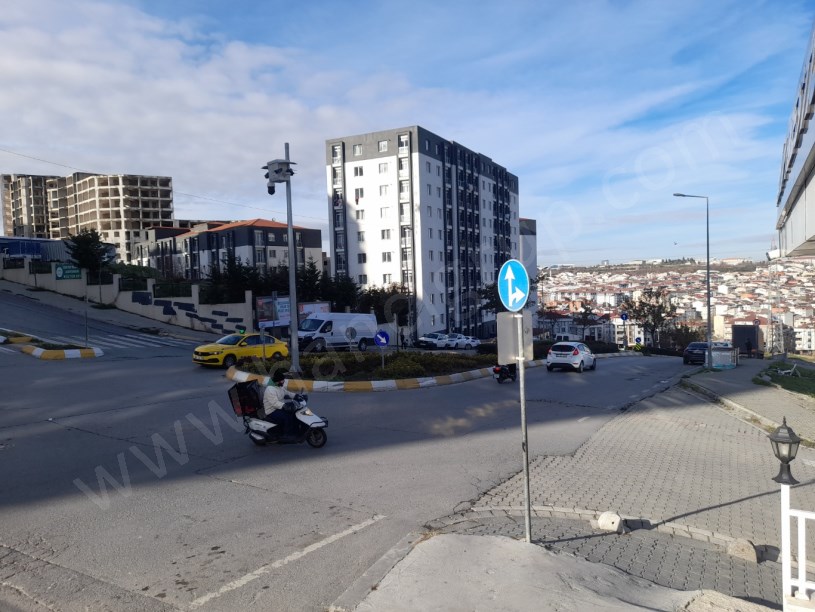 ESENYURT NECİP FAZIL KISAKÜREK CAD. KİRALIK DEPOLU DÜKKAN