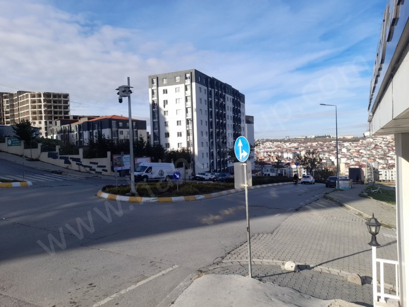 ESENYURT NECİP FAZIL KISAKÜREK CAD. KİRALIK DEPOLU DÜKKAN