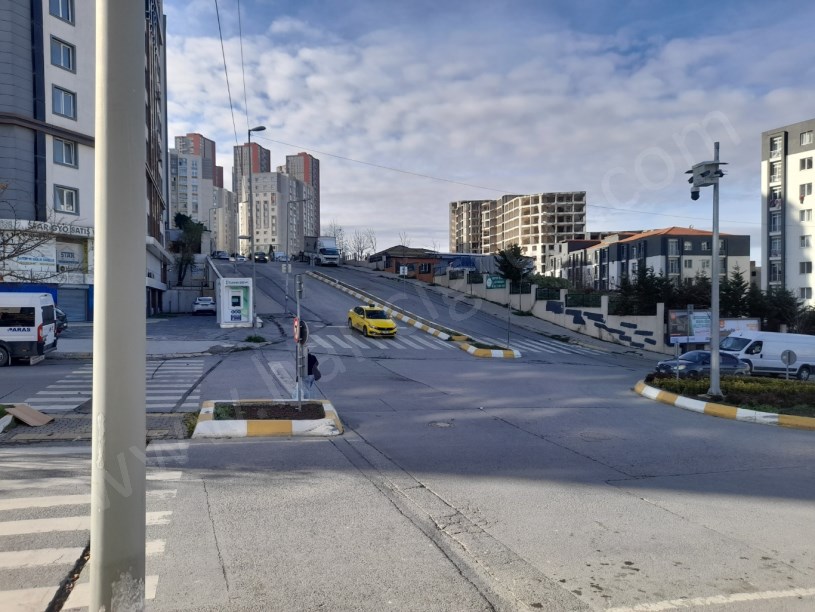 ESENYURT NECİP FAZIL KISAKÜREK CAD. KİRALIK DEPOLU DÜKKAN