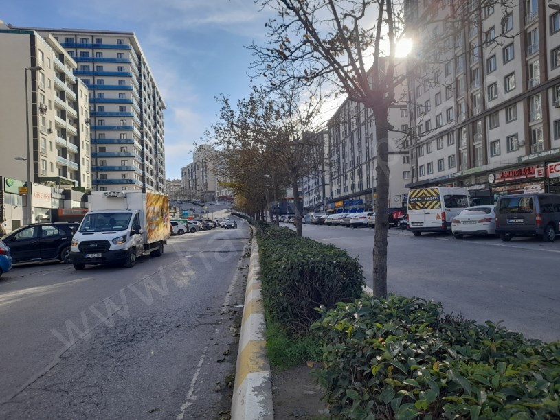 ESENYURT NECİP FAZIL KISAKÜREK CAD. KİRALIK DEPOLU DÜKKAN