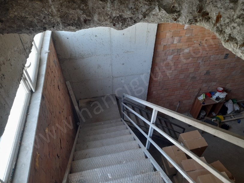 ESENYURT NECİP FAZIL KISAKÜREK CAD. KİRALIK DEPOLU DÜKKAN