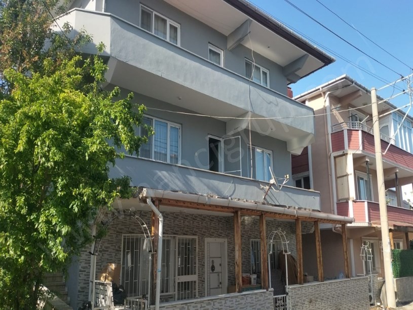 TEKİRDAĞ SÜLEYMANPAŞA KUMBAĞ DA MÜSTAKİL SATILIK ARSA VE  3 KATLI BİNA
