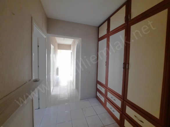 Zafer Mah. Nazilli Kiralık Daire |  3+1 Oda | 135M2 Aylık 15.000Tl | 3. Kat | Doğalgaz(Kombi) | 1 Banyo | 3 Yatak Odası Resim-3