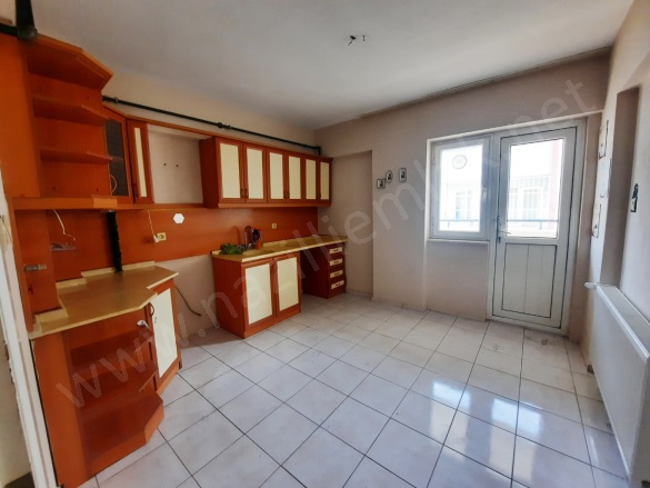 Zafer Mah. Nazilli Kiralık Daire |  3+1 Oda | 135M2 Aylık 15.000Tl | 3. Kat | Doğalgaz(Kombi) | 1 Banyo | 3 Yatak Odası Resim-4