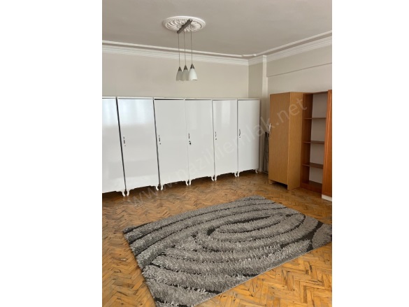 Zafer Mah. Nazilli Kiralık Daire |  3+1 Oda | 165M2 Aylık 28.000Tl Eşyalı  | 2. Kat | Doğalgaz(Kombi) | 1 Banyo | 3 Yatak Odası Resim-3