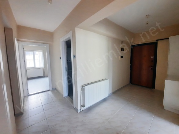 Yeni Mah. Nazilli Kiralık Daire |  3+1 Oda | 135M2 Aylık 19.000Tl | 3. Kat | Doğalgaz(Kombi) | 1 Banyo | 3 Yatak Odası Resim-3