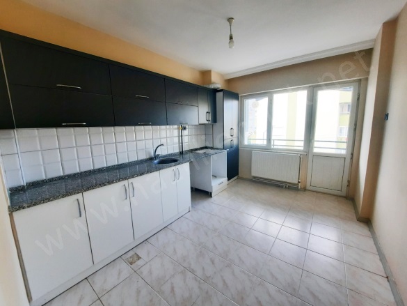 Yeni Mah. Nazilli Satılık Daire |  3+1 Oda | 135M2 2.700.000Tl | 3. Kat | Doğalgaz(Kombi) | 1 Banyo | 3 Yatak Odası Resim-4