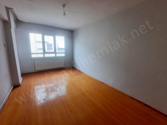 Zafer Mah. Nazilli Kiralık Daire |  3+1 Oda | 130M2 Aylık 16.000Tl | 3. Kat | Doğalgaz(Kombi) | 1 Banyo | 3 Yatak Odası Resim-3