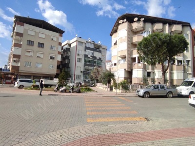 Cumhuriyet Mah De Doğalgaz Kombili Ara Kat 3+1 Satılık Daire Nazilli