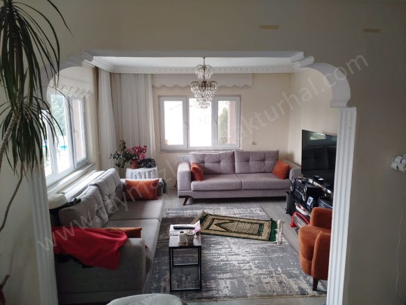 Boyacılar Mah. Turhal Kiralık Müstakil Ev |  130M2 Aylık 6.000Tl | 1. Kat | Doğalgaz(Kombi) | 1 Banyo | 3 Yatak Odası Resim-3