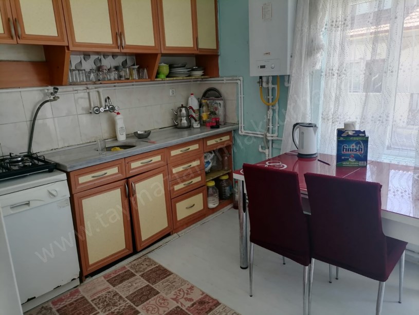 3 KATLI BAHÇELİ DOGAL GAZLI BİNA SATILIK  ARAÇLA TAKAS  OLUR